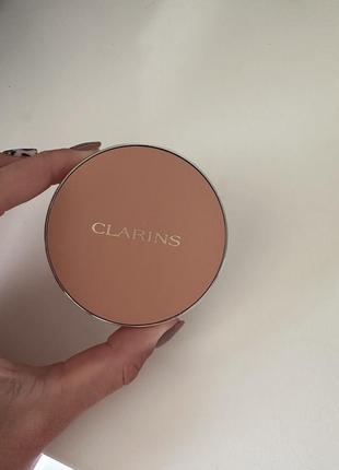Пудра нова clarins clarins дуже приємна ціна!
