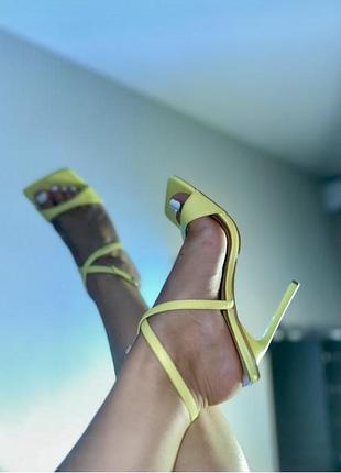 Трендовые босоножки от plt