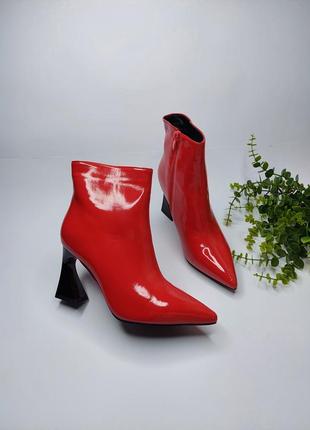 Сапожки женские