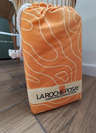 Полотенце для пляжа в чехле la roche -posay