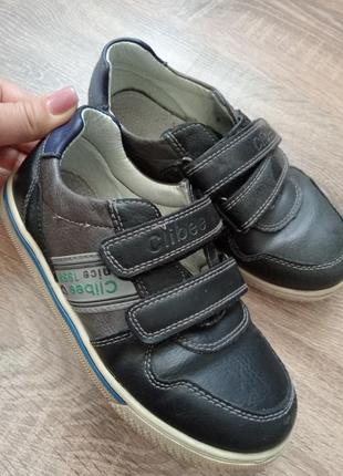 Хлопчачі кросівки