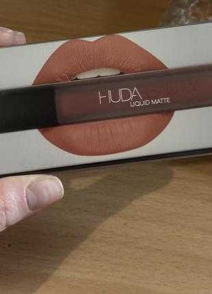 Матова помада huda beauty bobmshell