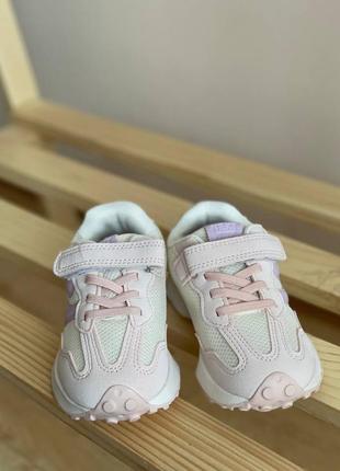 Дитячі кросівки для дівчинки
