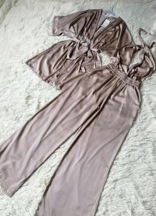 Эффектный шелковый костюм ромпер комбинезон длинные брюки палаццо и накидка кардиган с поясом3 фото