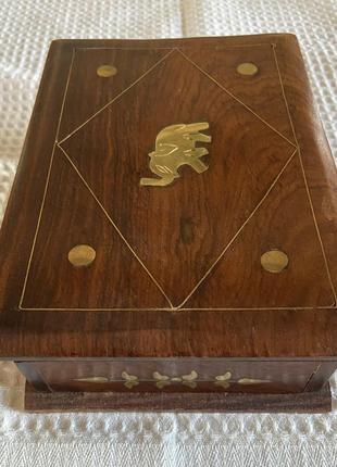 Шкатулка с секретным замком.