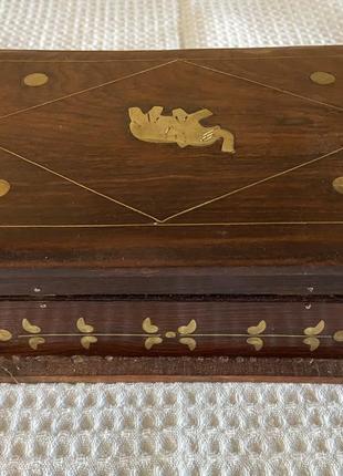 Шкатулка с секретным замком.