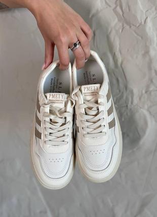 Жіночі білі шкіряні кросівки високої якості
