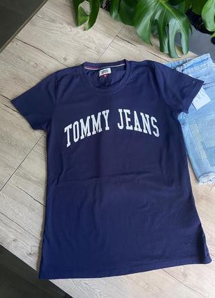 Стильная базовая футболка от tommy hilfiger