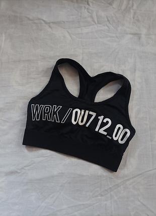 Спортивный топ с чашками