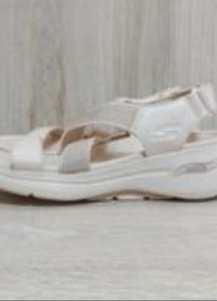 Сандалі скейчерс