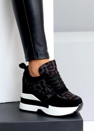 Новые темные дизайнерские женские сникерсы на танкетке, высокие с элементами принта...