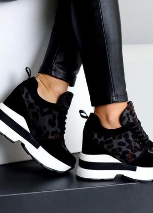 Новые темные дизайнерские женские сникерсы на танкетке, высокие с элементами принта...