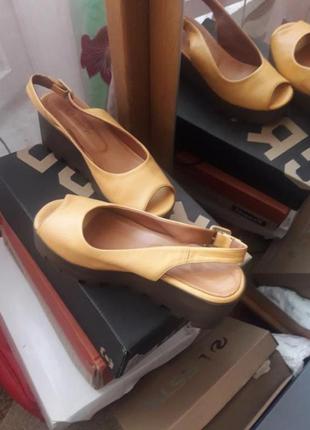 Босоножки новые 40р