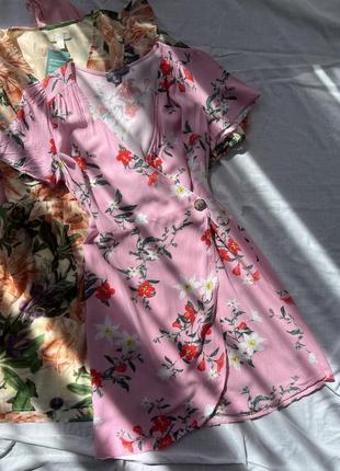 Ніжна сукня на запах у квітковий принт primark