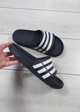 Фірмові сланці шльопанці adidas