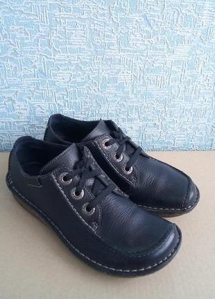 Шкіряні жіночі  демісезонні туфлі напівчеревики бренду clarks
