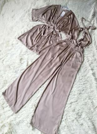 Эффектный шелковый костюм ромпер комбинезон длинные брюки палаццо и накидка кардиган с поясом4 фото