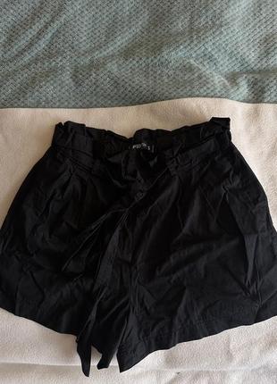 Чорні легкі шорти