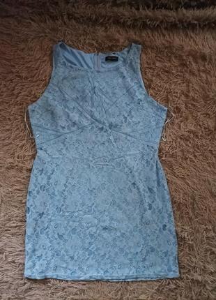 Красивое голубое платье на подкладке