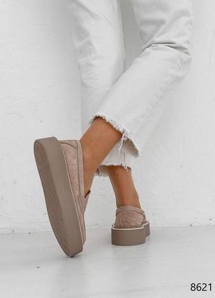 Бежевые замшевые лоферы