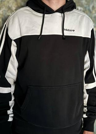Стильне чоловіче худі adidas