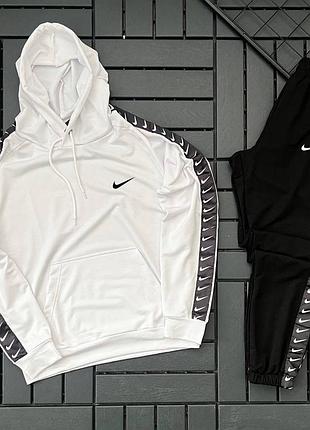 Чоловічий спортивний костюм