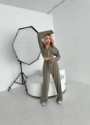 Стильні костюми на весну