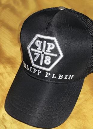Новая стильная фирменная бейсболка кепка с сеткой тракер
philipp plein.