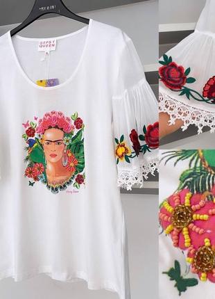Футболка с красивыми вышитым рукавом🌸