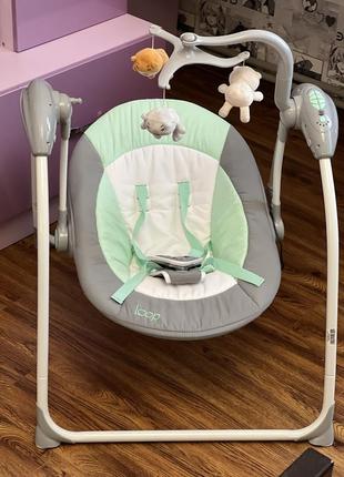 Гойдалка-закачувальний музичний центр на пульті caretero loop