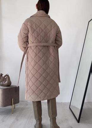 Пальто стьобане жіноче за коліно з капюшона колір бежевий