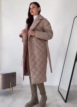 Пальто стьобане жіноче за коліно з капюшона колір бежевий