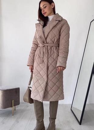 Пальто стьобане жіноче за коліно з капюшона колір бежевий