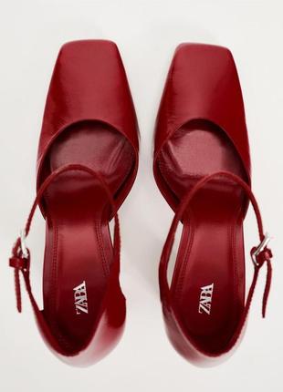 Новые кожаные туфли zara на каблуке в трендовом цвете