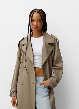Бежевий трендовий пальто тренч bershka