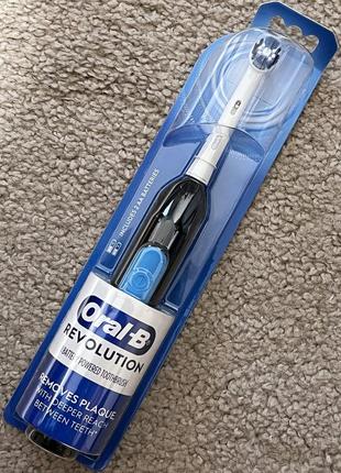 Зубная щетка oral-b revolution  оригинал из сша