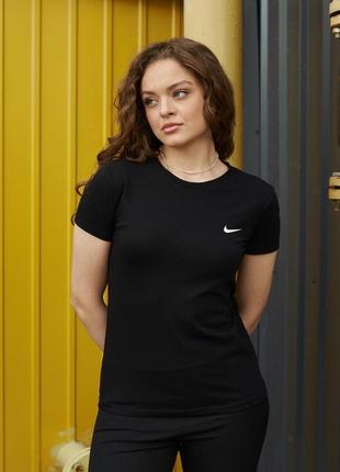 Женская футболка nike черная с логотипом4 фото