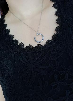 Брендовая подвеска гвоздей с камнями