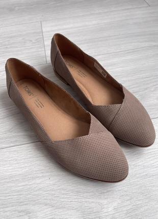 Кожаные балетки туфли цвета тауп toms julie8 фото