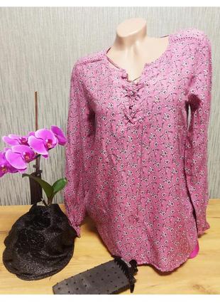 Розпродаж жіноча  блуза в квітковий принт. колір рожево-бузковий. 
склад: 100%віскоза. 
стан відмінний,без дефектів. 
виробник gina.3 фото