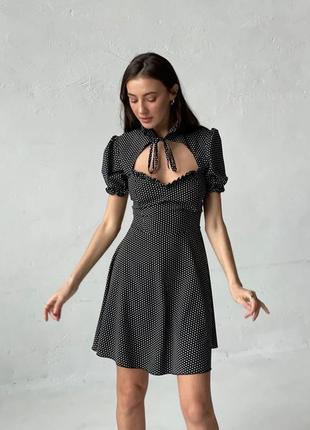 Платье платье мини с воротом на завязках в горох