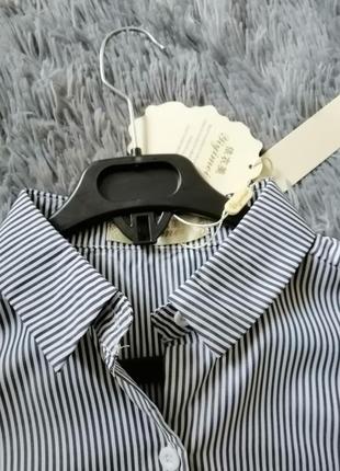 Блуза рубашка в полоску с завязкой на талии и красивым цветком ромашка на нагрудном кармане6 фото