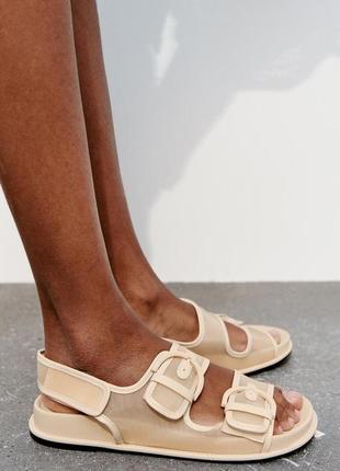 Стильные сандалии бежевые zara