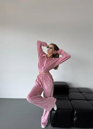 Велюровые костюмы в беже и розовом цвете