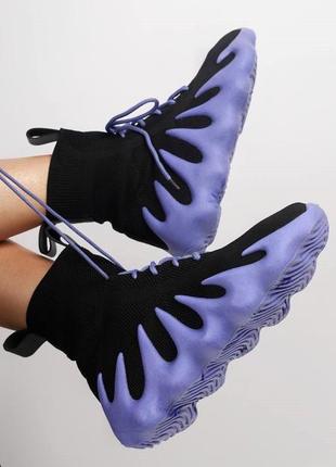 Кросівки жіночі