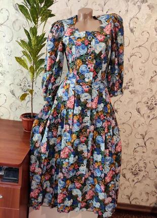 Плаття, сукня жіноча.