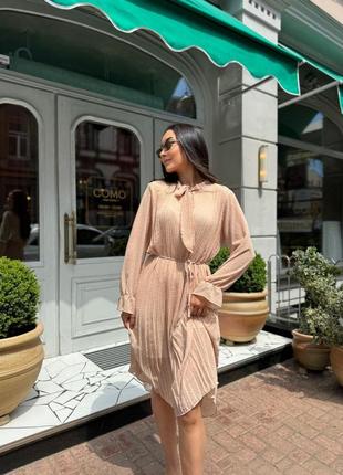 Шифоновое платье миди в мелком горох в складку с длинными рукавами на резинке с завязкой бант на шее с поясом3 фото