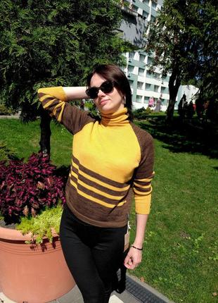 Оригінальний смугастий светр реглан