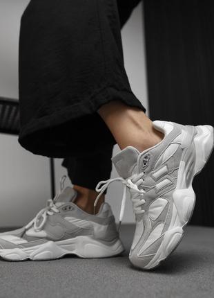 Кроссовки женские