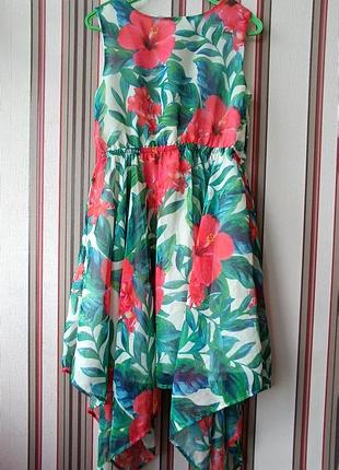 Яскрава літня сукня tu на 9років,зріст 134см,з асиметричним низом
100%поліестр
має підклад